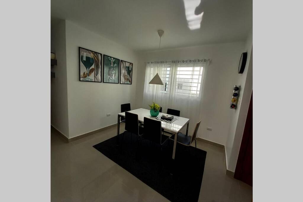 Confortable Apartamento De 3 Tres Habitaciones, Con Hermosa Vista De Area Verde, Ademas De Piscinas Y Juegos Infantiles En Area Recreativa Santiago De Los Caballeros Kültér fotó