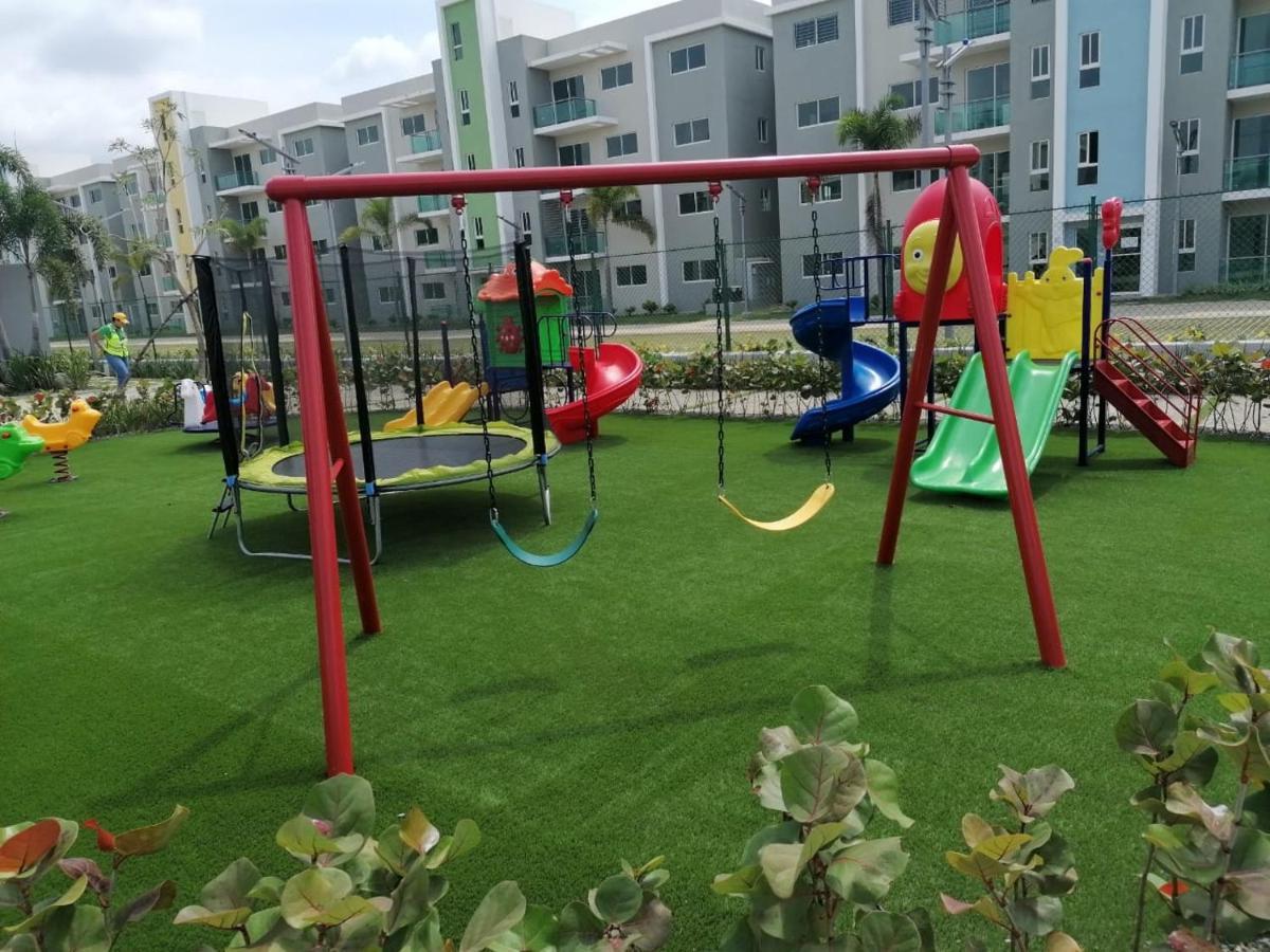 Confortable Apartamento De 3 Tres Habitaciones, Con Hermosa Vista De Area Verde, Ademas De Piscinas Y Juegos Infantiles En Area Recreativa Santiago De Los Caballeros Kültér fotó